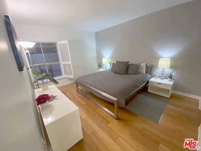 Building Photo - 1131 Alta Loma Rd