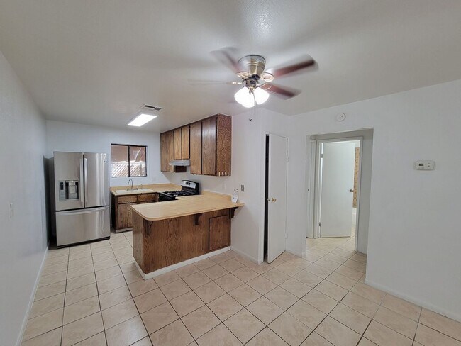 Foto del edificio - 2 Bedroom, 1 bath Apartment for Rent in Brawley