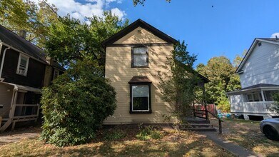 Building Photo - 95 Vesper St