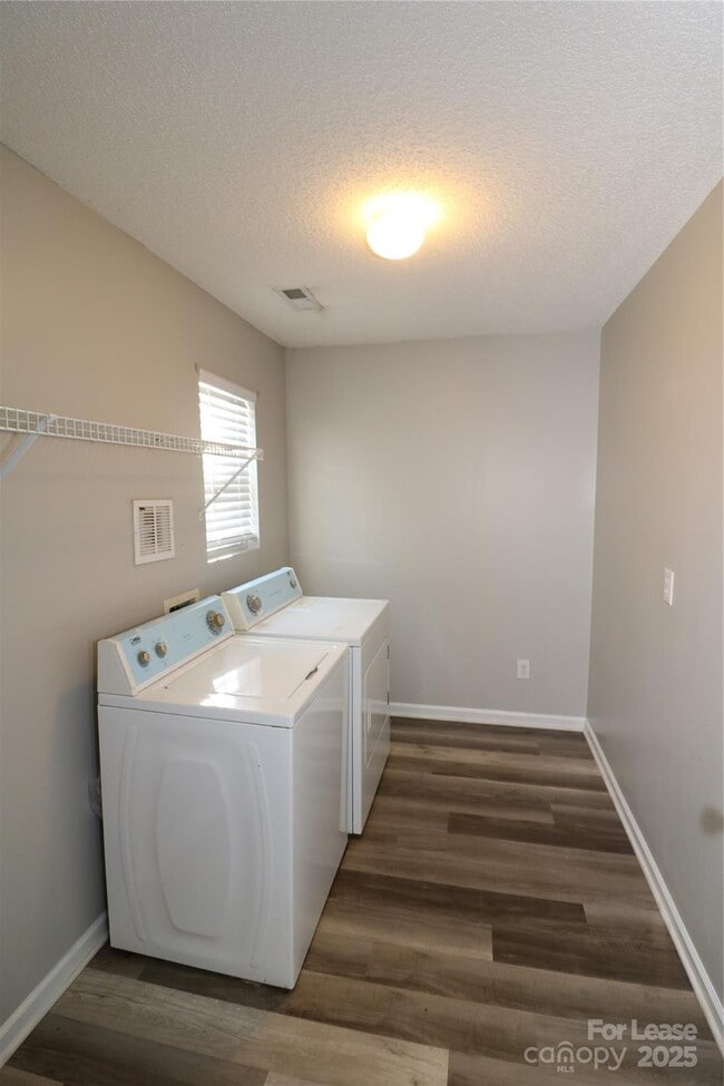 Building Photo - 1001 Boulder Dr