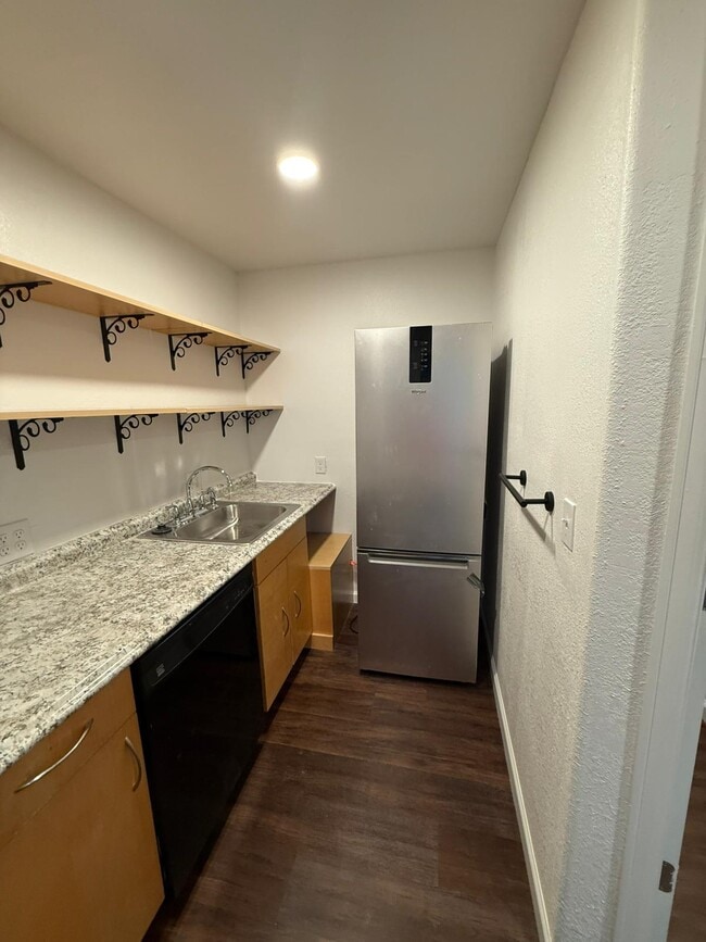 Building Photo - 1249 Button Rock Dr
