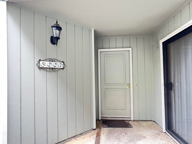 Foto del edificio - 5227 Riverdale Ct