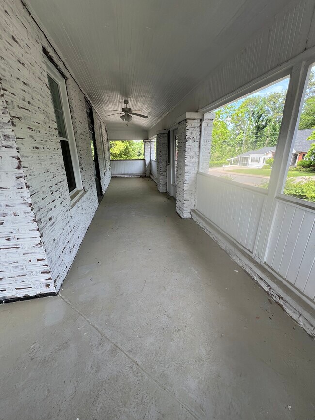 Building Photo - 214 W Buena Vista Ave