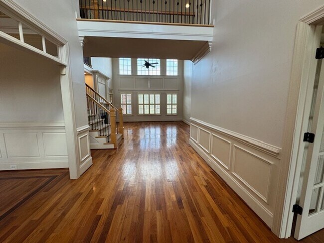 Building Photo - Eagle Ridge Golf Club!