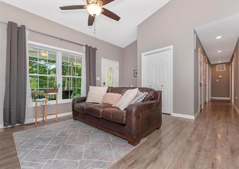 Primary Photo - Charming Spacious 3 Bedrooms, 2bathroom Home