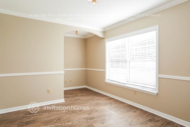 Building Photo - 901 Buttercup Dr