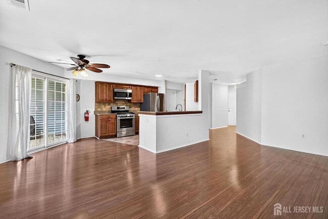 Building Photo - 3252 Cypress Ct