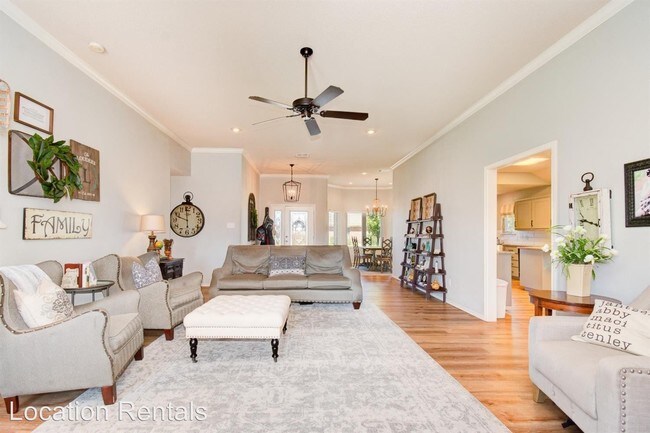 Foto del edificio - 3 br, 2 bath House - 10103 Iola Avenue