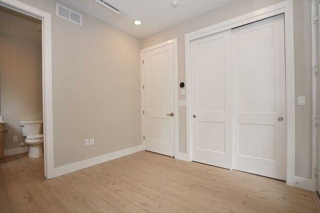 Building Photo - New Construction End Unit Luxury Townhome in Central Sunnyvale Location!