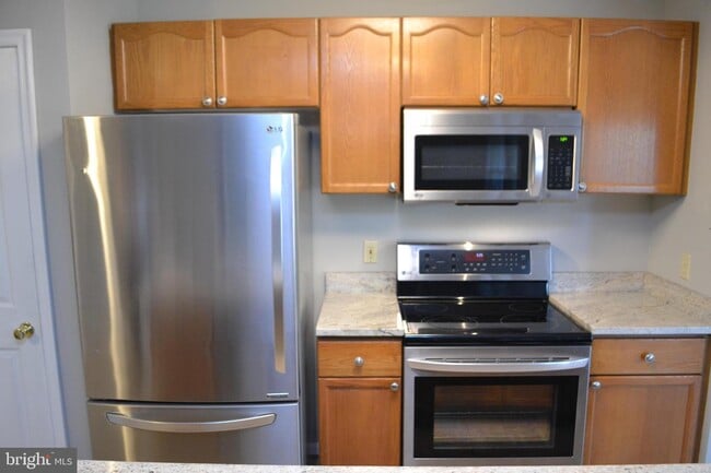 Building Photo - 2400 Ellsworth Way