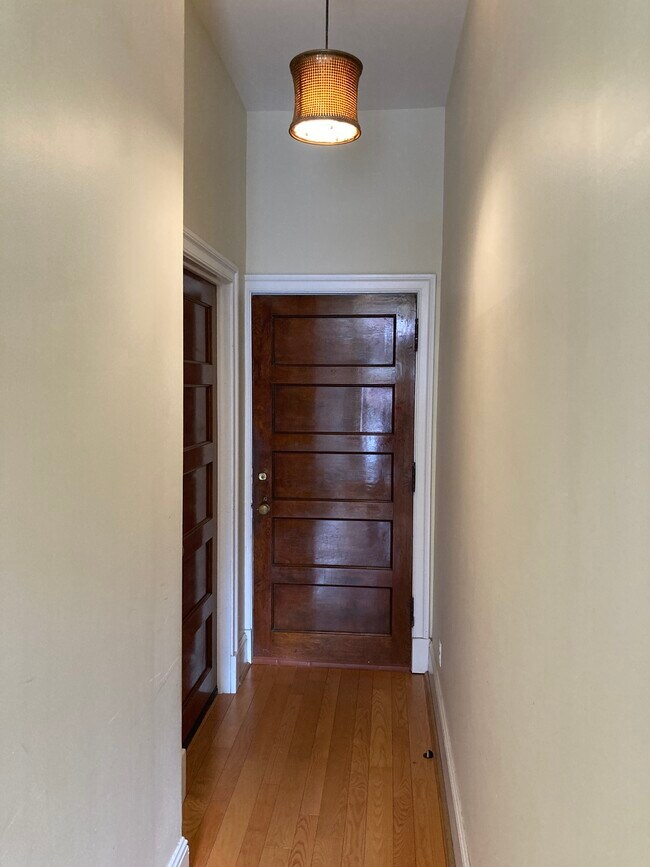 Foto del edificio - 2124 E Baltimore St