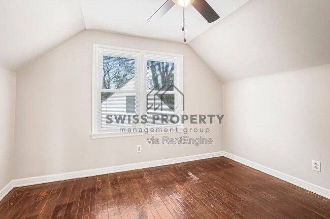 Building Photo - 1590 Vendome Dr S