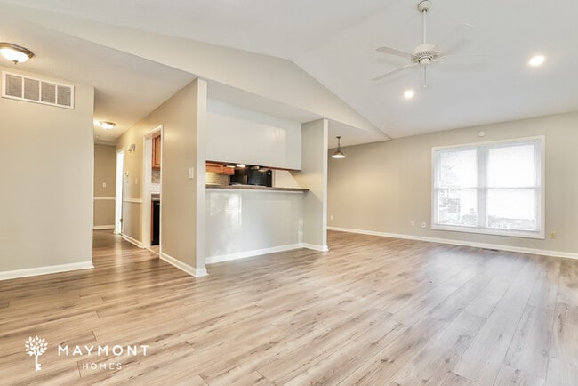 Foto del edificio - 5104 Holly Ridge Rd