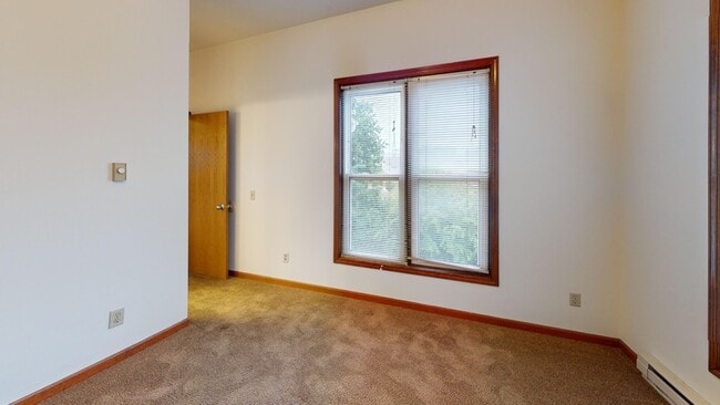 Building Photo - 11 E Gilman St