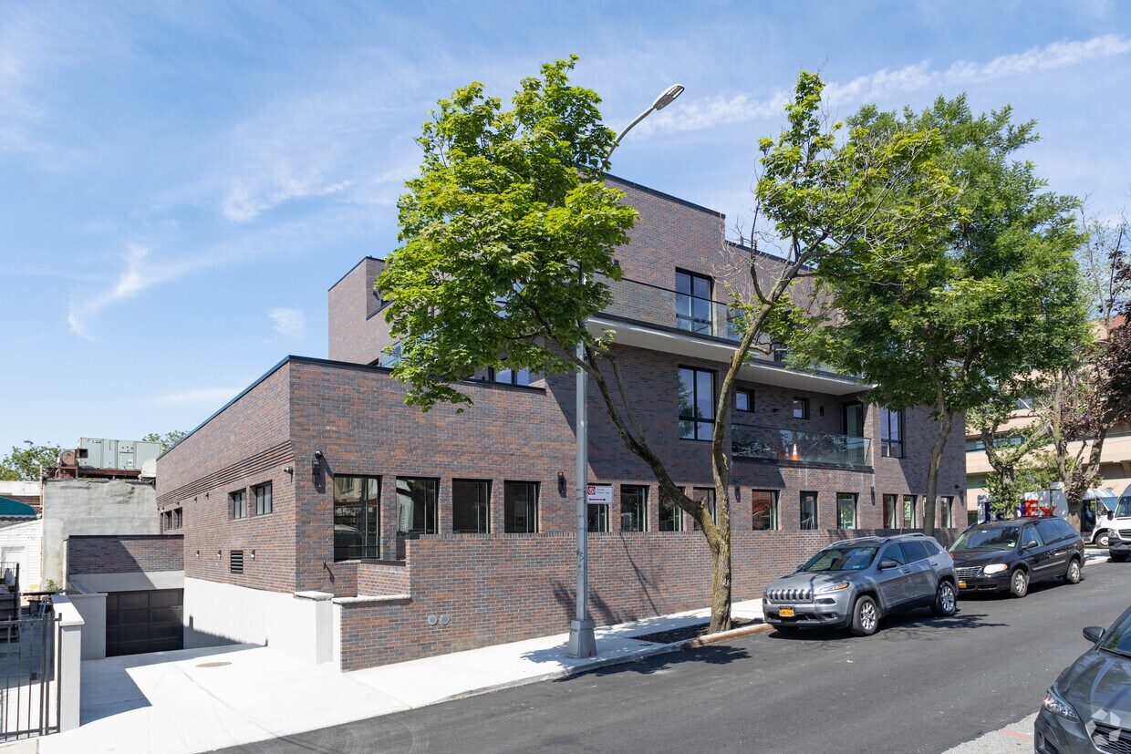 lado/vista trasera - 23-81 21st St