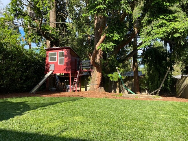 Building Photo - DON'T WAIT! Beautiful renovated 3 bedroom in great neighborhood! HUGE backyard and very pet frien...