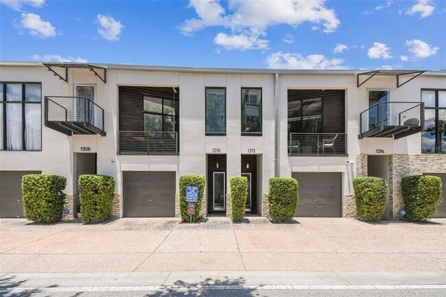 Foto del edificio - 1310 E Washington St
