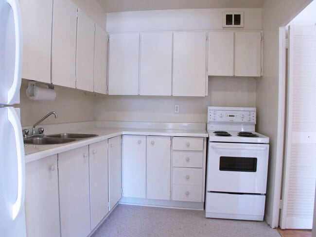 Building Photo - 7 St. Dennis