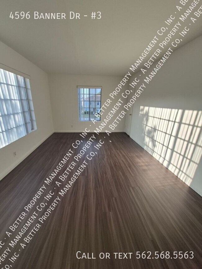 Foto del edificio - 4596 N Banner Dr