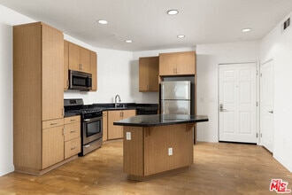 Building Photo - 1408 W Washington Blvd