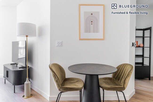 Foto del edificio - 100 Callan Ave