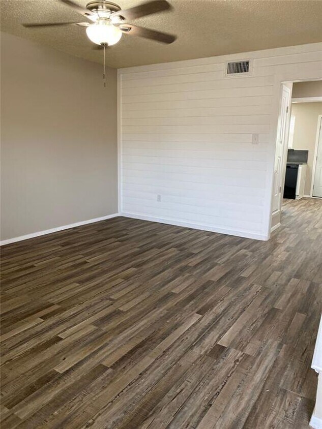 1409 Courtney Pl Unit 1409 B COURTNEY PL, Cleburne, TX 76033 Room for