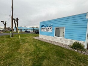 Building Photo - 1056 W Marina Dr