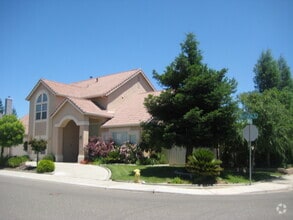 Building Photo - 2704 Alysheba Ave