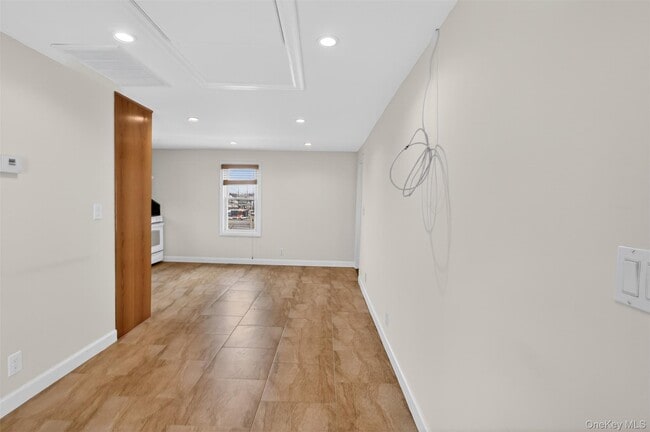 Building Photo - 256 Royal Ave