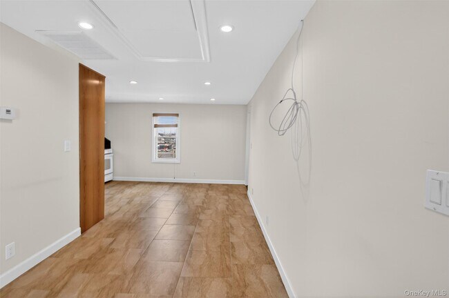 Foto del edificio - 256 Royal Ave