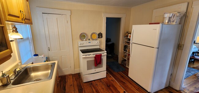 Kitchen - 33 Bridge St