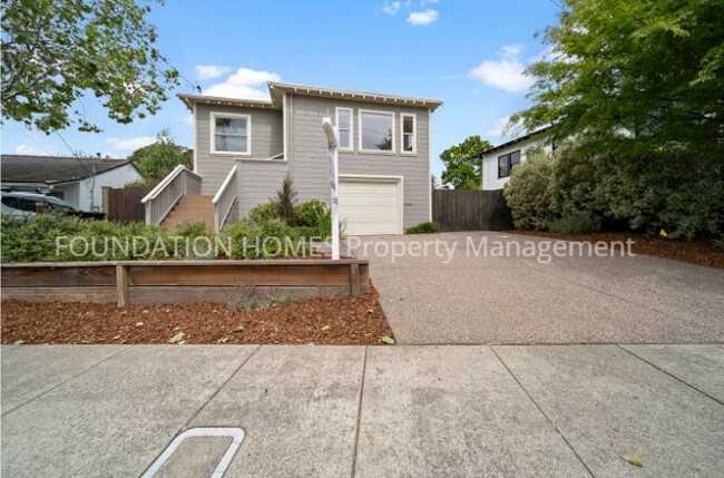 Building Photo - Walkable Central Mill Valley 2BR!  Garden!  Garage!  Mt. Tam Views!  FOUNDATION