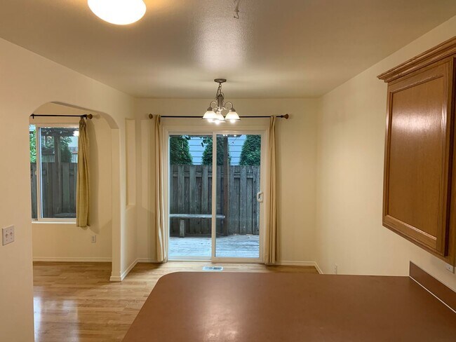 Foto del edificio - Available Now – Charming 3 Bed, 2.5 Bath H...