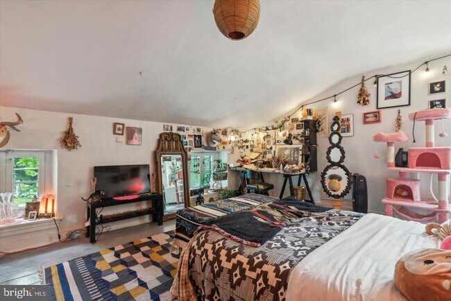 Foto del edificio - 23 W Walnut Ln