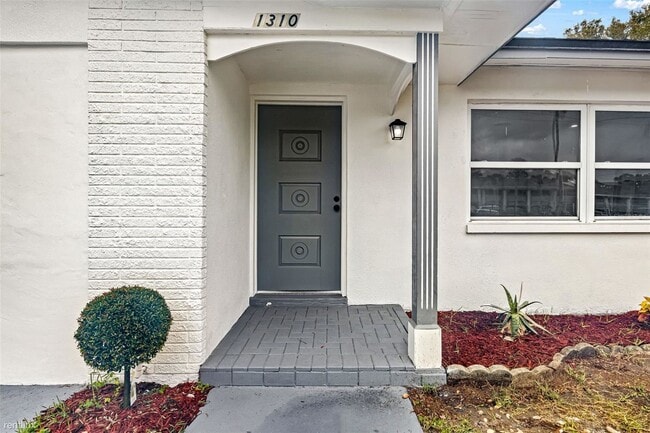 Building Photo - 4 br, 2 bath House - 1310 R Rosery Road NE