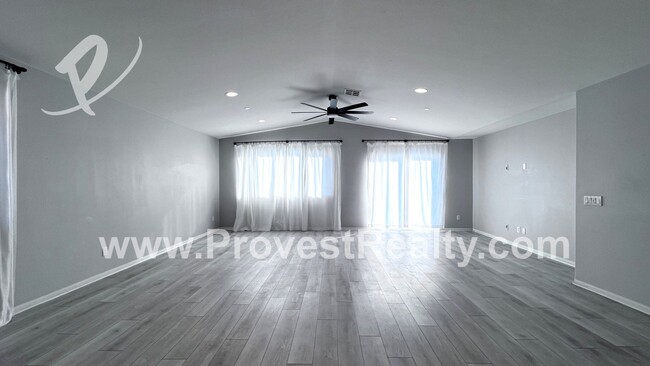 Foto del edificio - 4 Bed, 2 Bath Victorville Home w/Solar Inc...