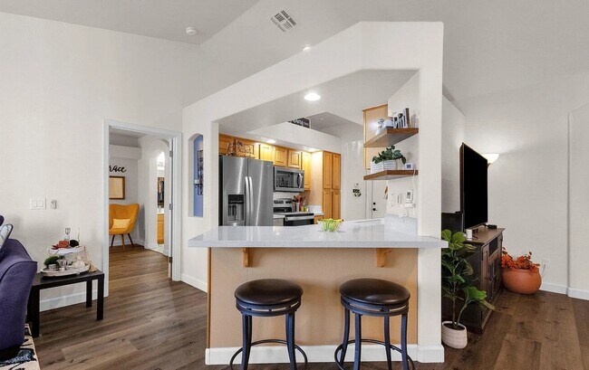 Building Photo - 320 S 70th St