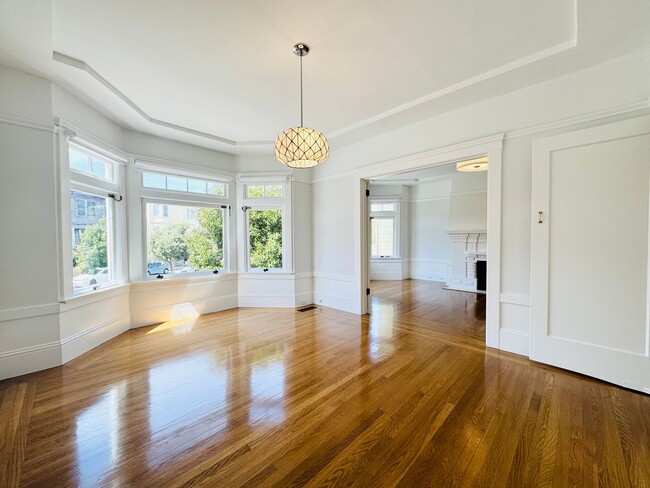 Building Photo - Bernal/Mission/Noe: Updated Flat w/ Shared...