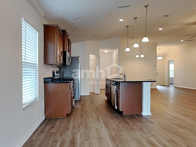 Building Photo - 636 Glendale Ln