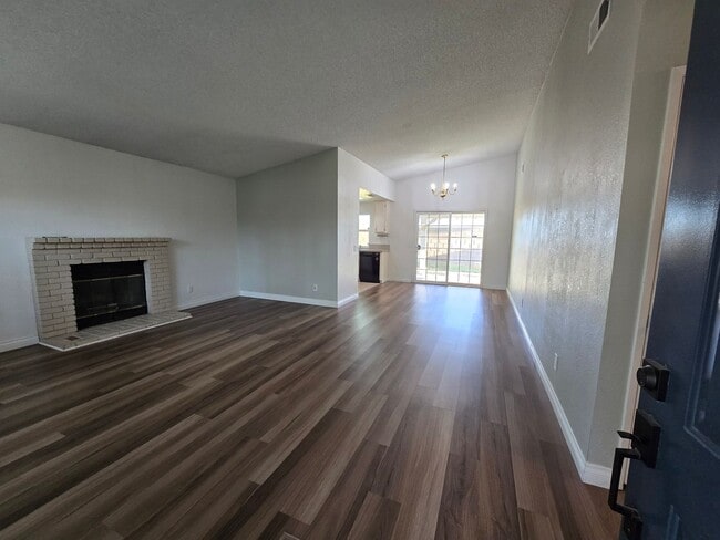 Building Photo - 2835 La Vida Dr