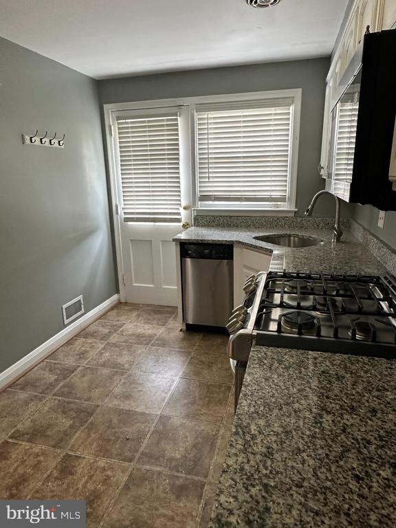 Building Photo - 1530 Cottage Ln