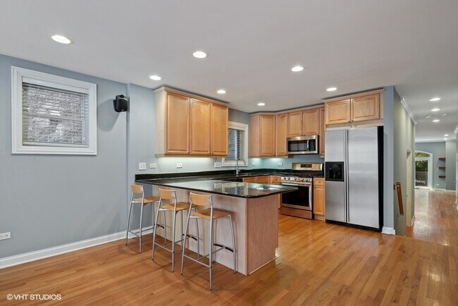 Foto del edificio - 3633 N Wilton Ave