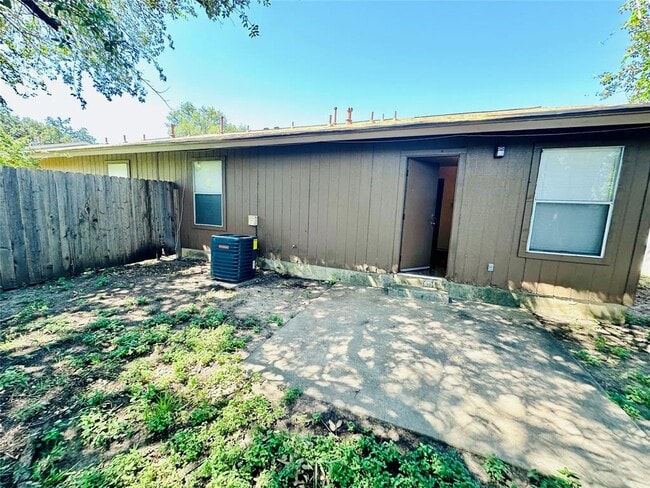 Building Photo - 12213 Dundee Dr