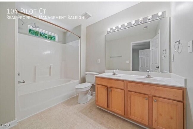 Building Photo - 104 Pilot Ct