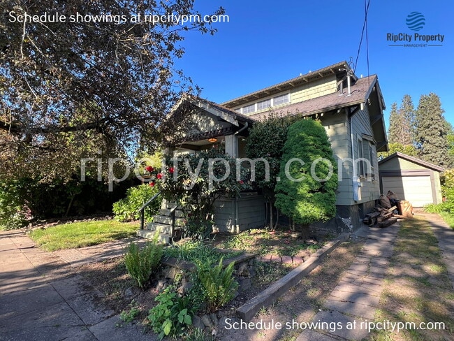 Building Photo - 3125 SE 20th Ave