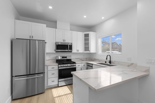 Building Photo - 6704 Saranac St