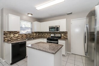 Building Photo - 8234 Worthington Dr