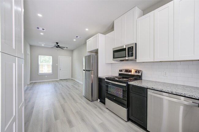 Building Photo - 8155 Tate St
