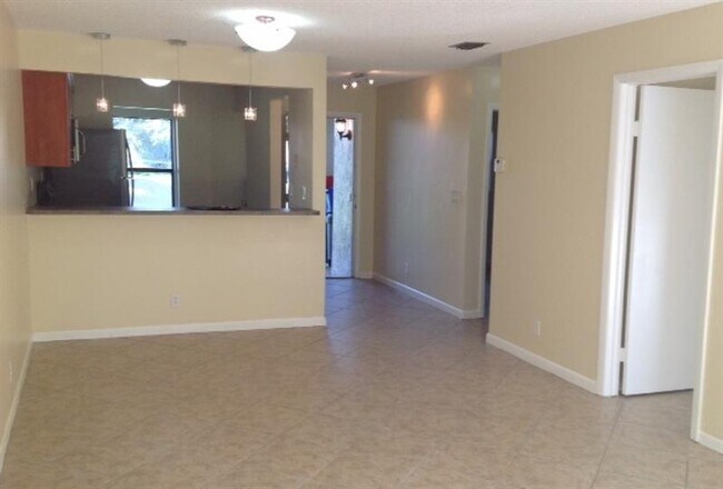 Building Photo - 7958 NW 41st Ct