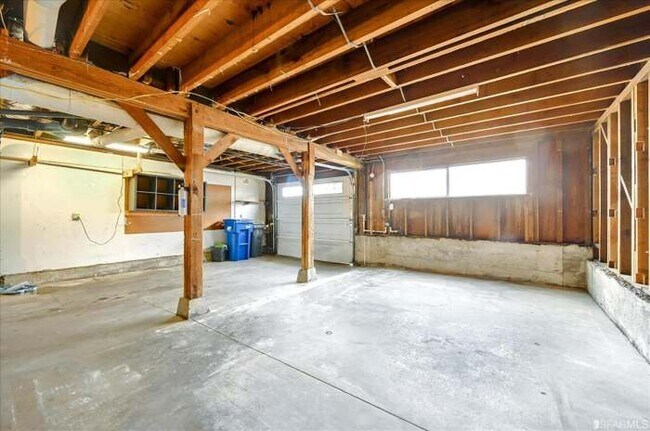 Building Photo - 92 Ridgefield Ave